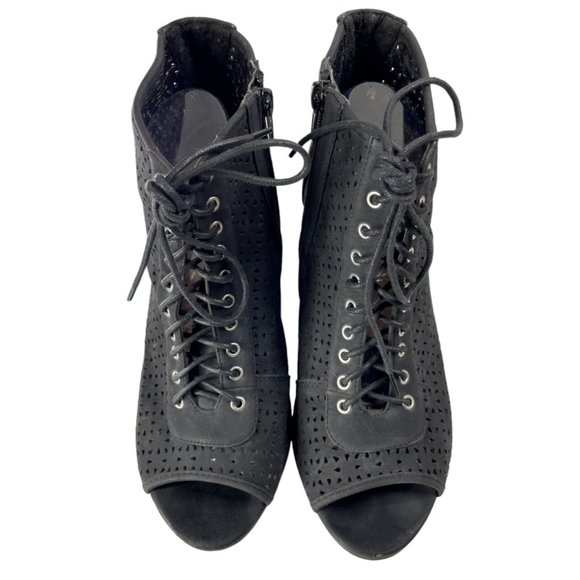 Torrid Women's Shawna Black Faux Leather Laser Cut Peep Toe Bootie Size 9W - Picture 2 of 8